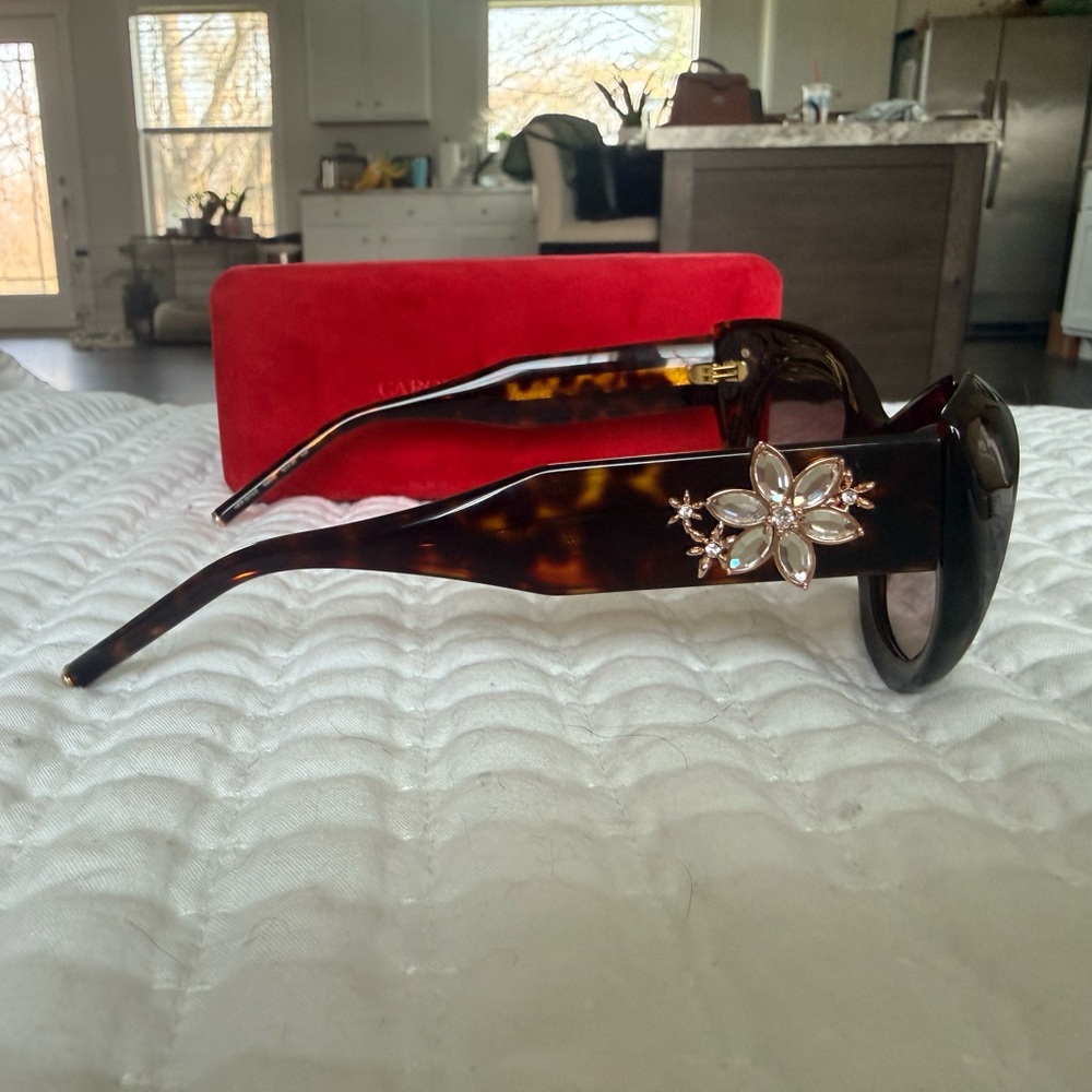 Carolina Herrera Cat Eye Sunglasses HERO215S Tortoise Floral + Case $398 - Picture 8 of 8